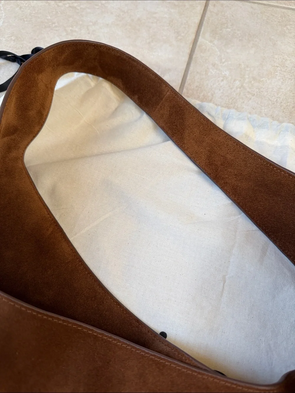 Quince minimal suede